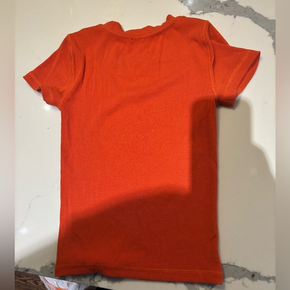 Wilfred Aritzia orange ribbed t-shirt - Picture 4 of 4